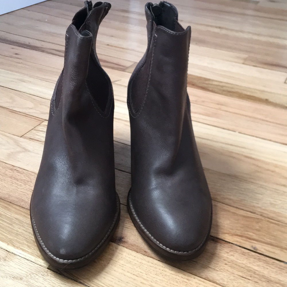 Booties (brown boots with heel)